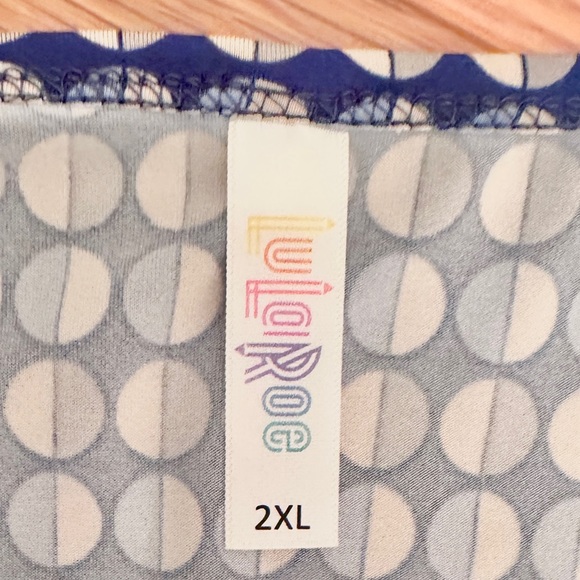 Lularoe Lynnae 2X Geometric - Picture 3 of 7